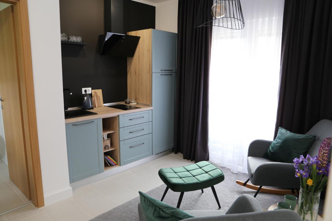 Flora Studio Apartments Korenica Ngoại thất bức ảnh
