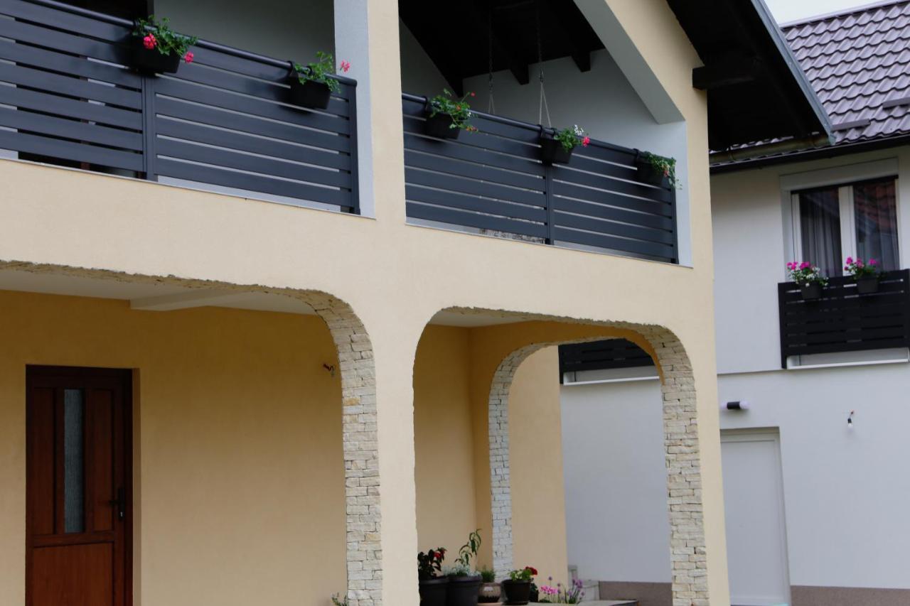 Flora Studio Apartments Korenica Ngoại thất bức ảnh
