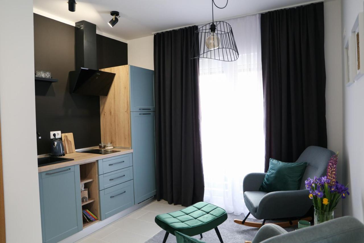 Flora Studio Apartments Korenica Ngoại thất bức ảnh