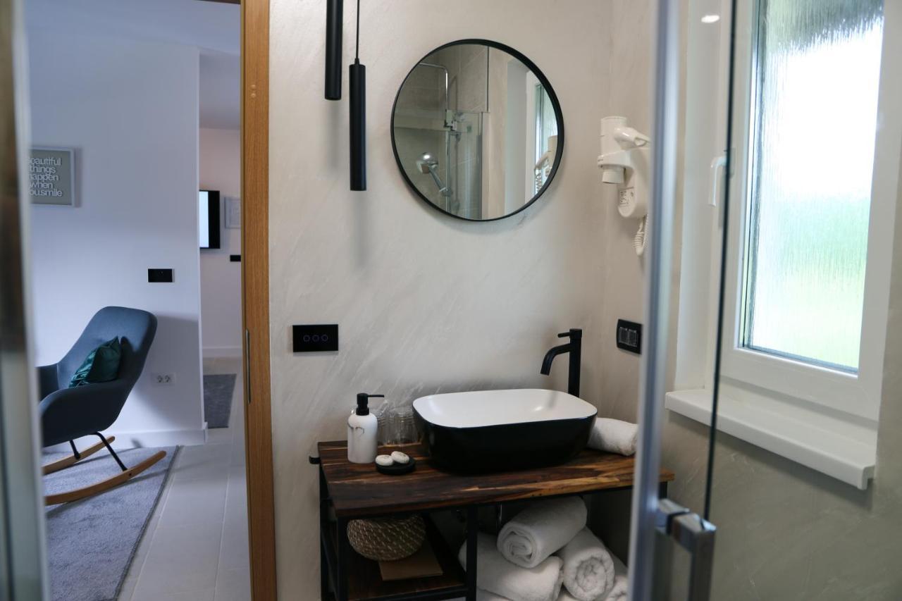 Flora Studio Apartments Korenica Ngoại thất bức ảnh