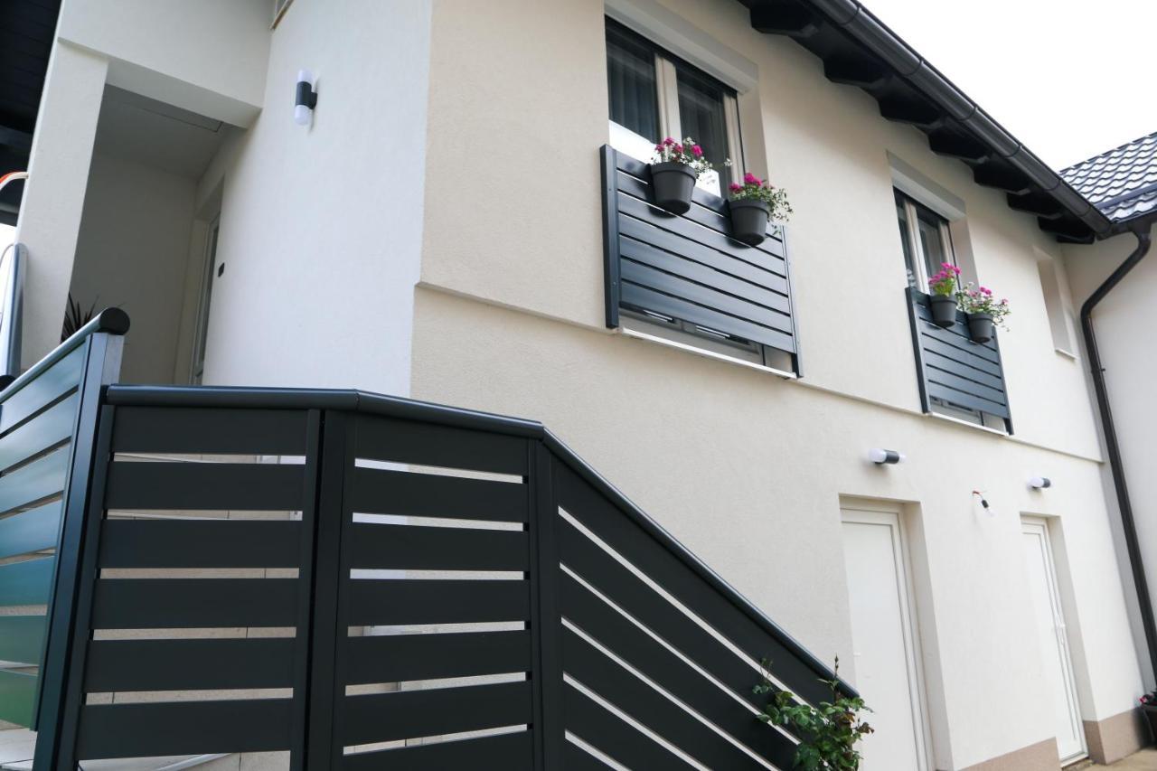 Flora Studio Apartments Korenica Ngoại thất bức ảnh